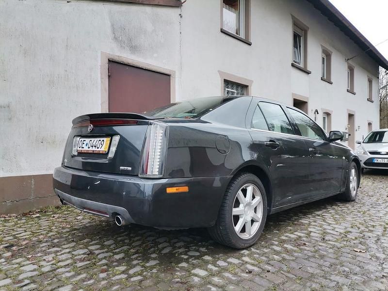 Grau Gebraucht 2005 Cadillac STS Limousine | 3.690 € - Bild 1/4