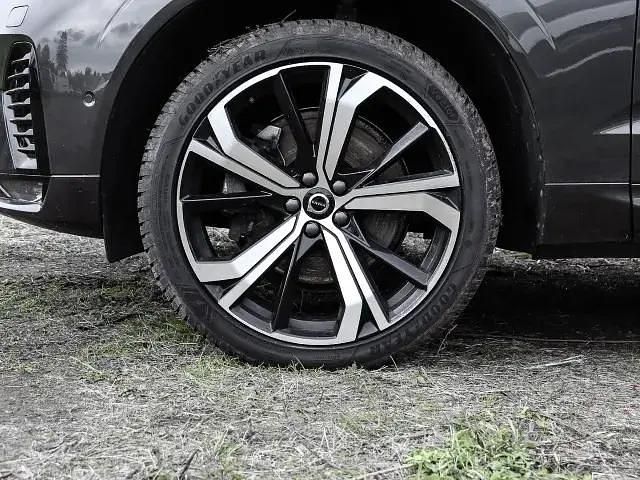 Gebraucht Volvo XC60 Ultimate 250 PS (183 kW) 2023 Platinum grey / metallic (grau) SUV