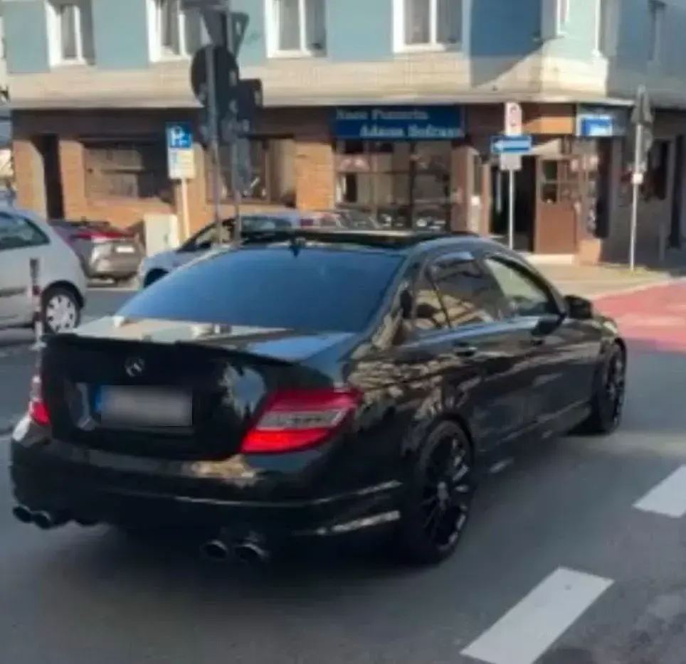 Gebraucht Mercedes C250 AMG line 204 PS (150 kW) 2010 Schwarz Limousine