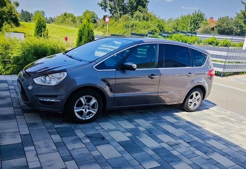 Braun Gebraucht 2012 Ford S-MAX Titanium Van / Kleinbus | 6.900 € (Guter Preis) - Bild 1/4