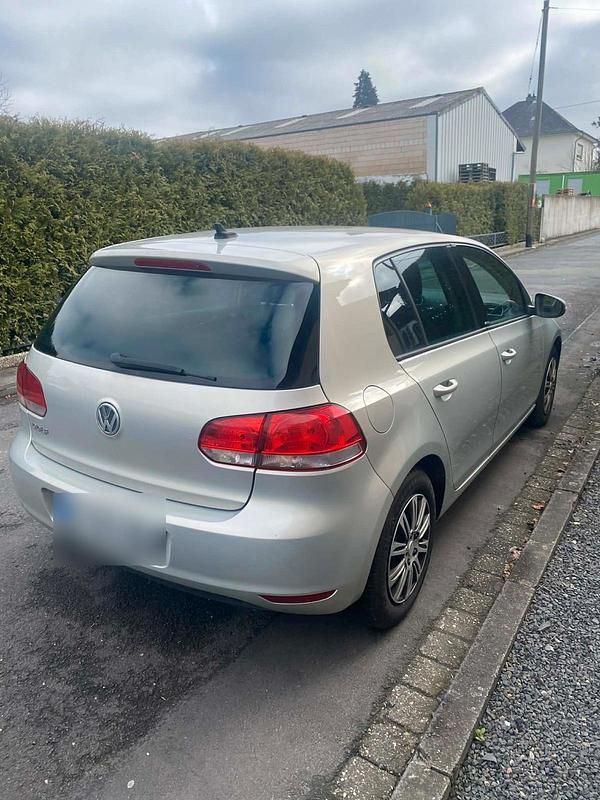 Gebraucht VW Golf VII 122 PS (89 kW) 2012 Gold Limousine