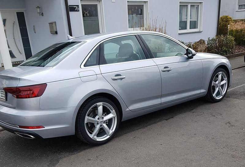 Silber Gebraucht 2019 Audi A4 Design Limousine | 20.750 € (Guter Preis) - Bild 1/3