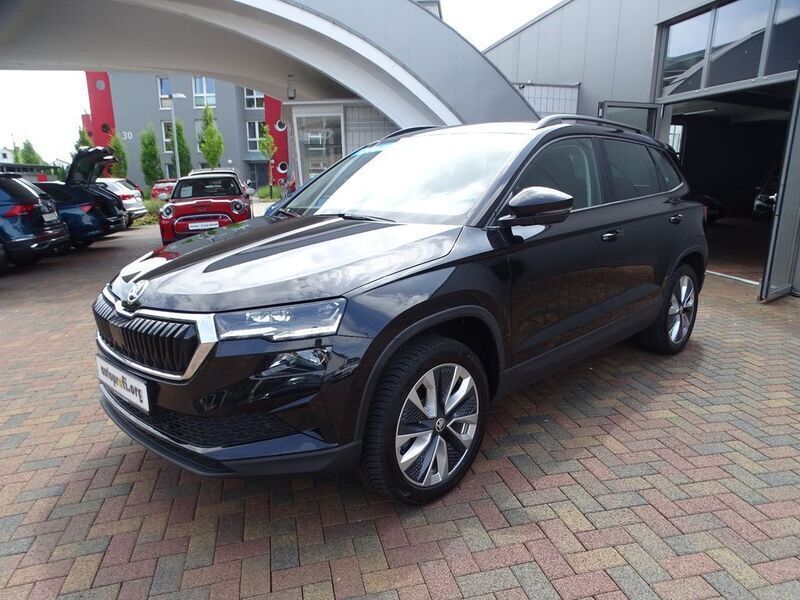 Schwarz Gebraucht 2024 Skoda Karoq SUV | 32.750 € (Guter Preis) - Bild 1/4