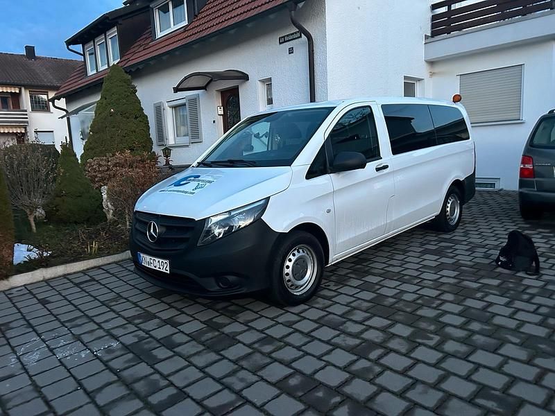 Weiß Gebraucht 2017 Mercedes Vito Van / Kleinbus | 15.599 € (Fairer Preis) - Bild 1/4