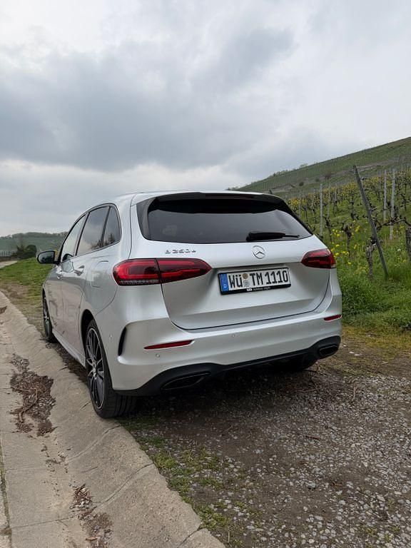 Gebraucht Mercedes E250 AMG 218 PS (160 kW) 2020 Silber Van / Kleinbus