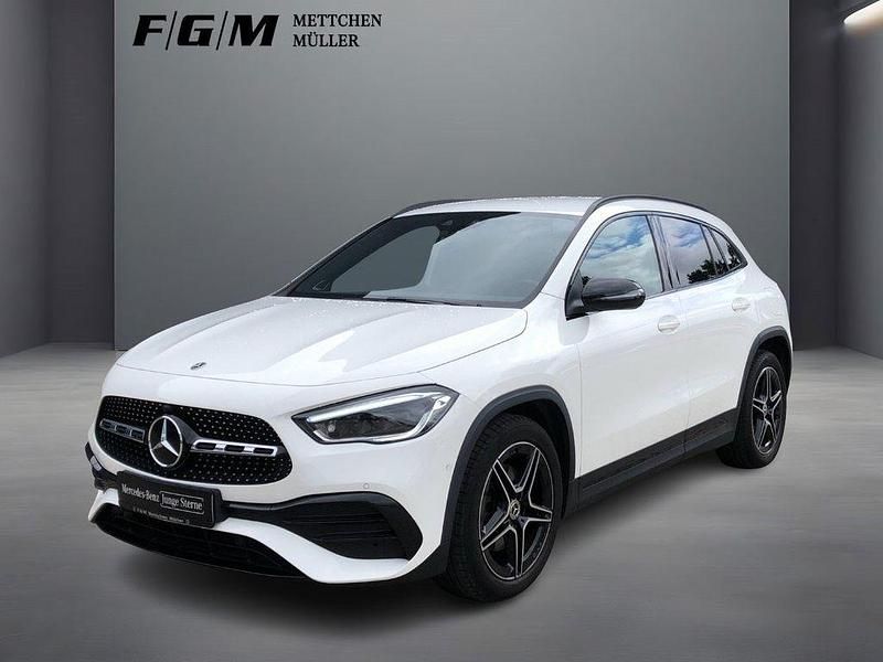 Weiß Gebraucht 2021 Mercedes GLA220 AMG line SUV | 34.970 € (Fairer Preis) - Bild 1/4