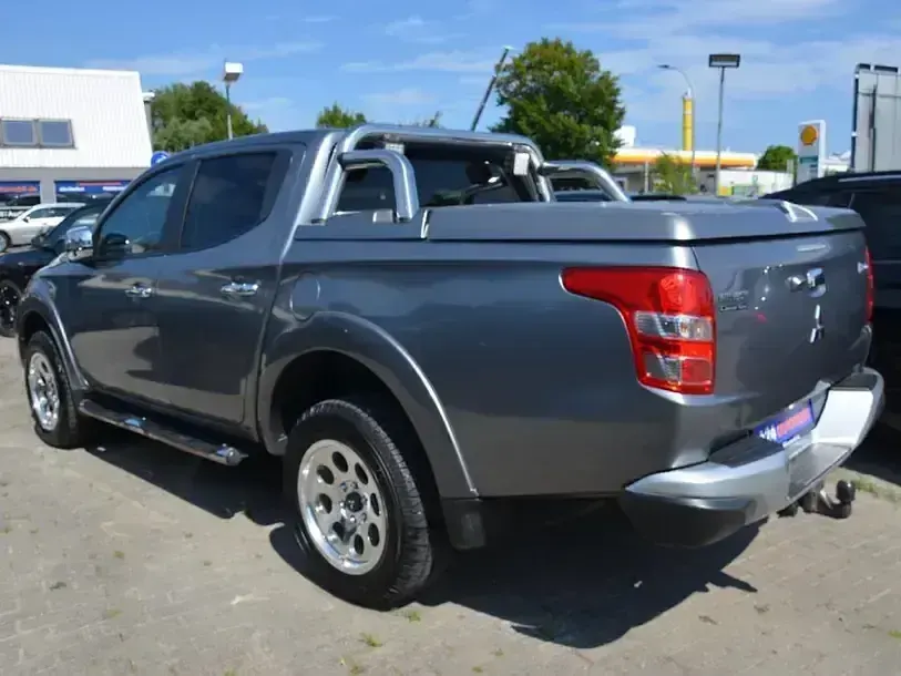Gebraucht Mitsubishi L200 Plus 181 PS (133 kW) 2015 Grau Pickup