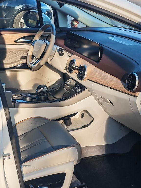 Gebraucht DFSK Forthing 4 177 PS (130 kW) 2024 Weiß Van / Kleinbus