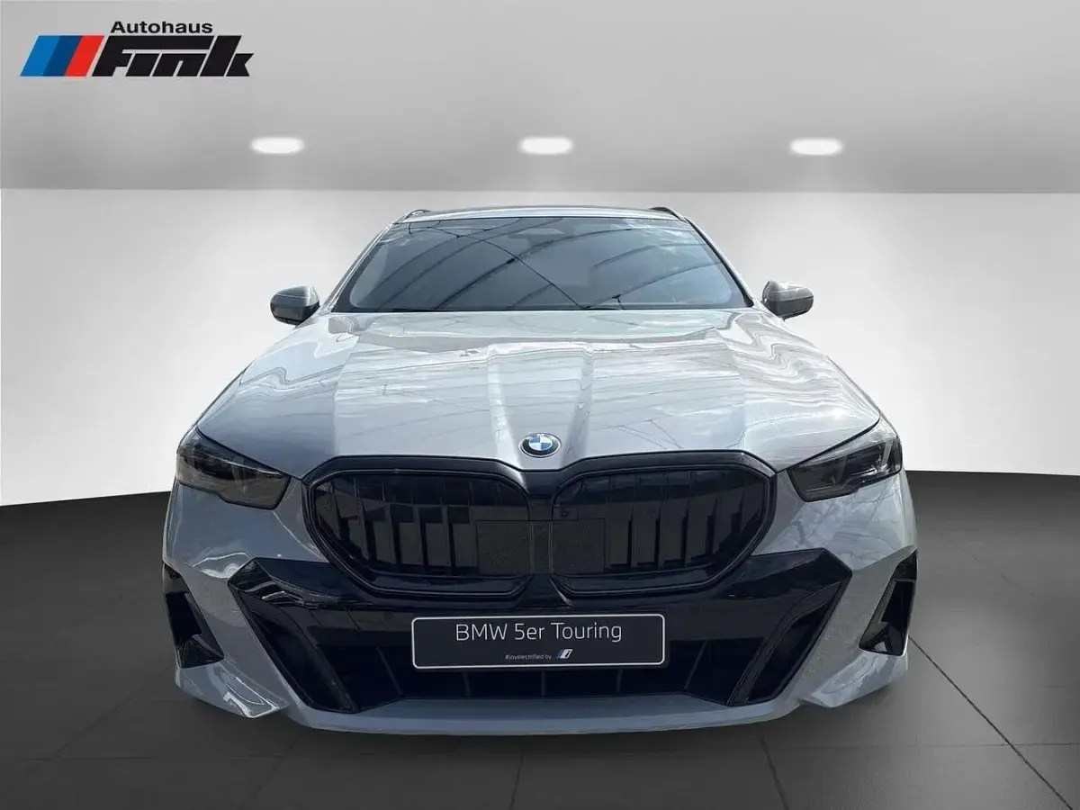 Neu BMW 520 M Sport 197 PS (144 kW) 2026 Brooklyn grau Kombi