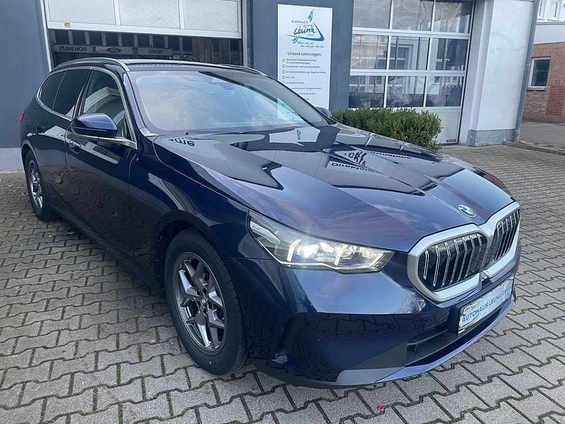 Gebraucht BMW 520 Performance 197 PS (144 kW) 2024 Blau Kombi