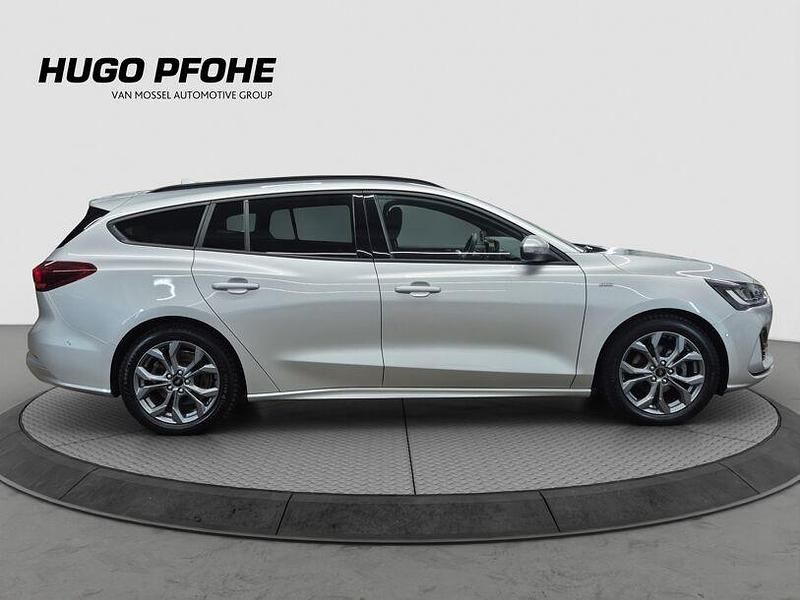 Gebraucht Ford Focus ST-Line X 125 PS (91 kW) 2023 Moondust silver Kombi