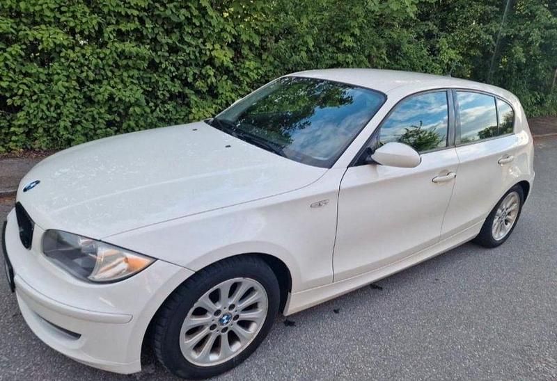 Weiß Gebraucht 2009 BMW 116 Kleinwagen | 5.800 € (Etwas zu teuer) - Bild 1/4