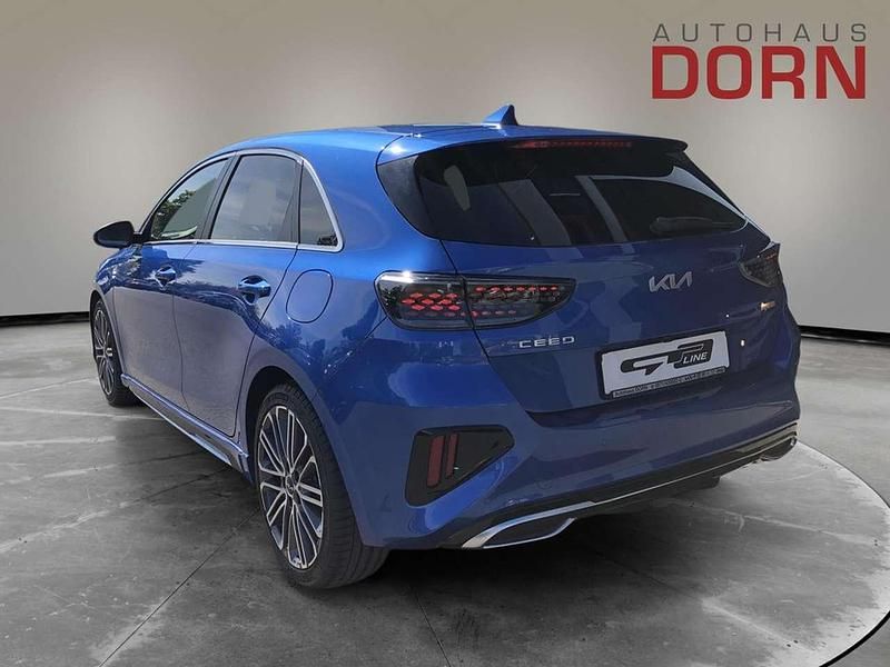Neu Kia Ceed GT-Line 140 PS (102 kW) 2025 Blau Kleinwagen