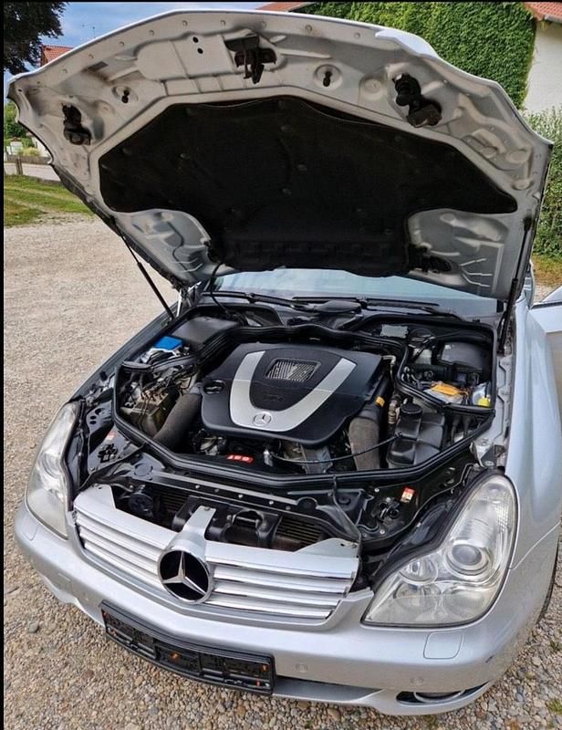 Silber Gebraucht 2005 Mercedes CLS350 AMG line Coupé | 7.649 € (Superpreis) - Bild 1/4