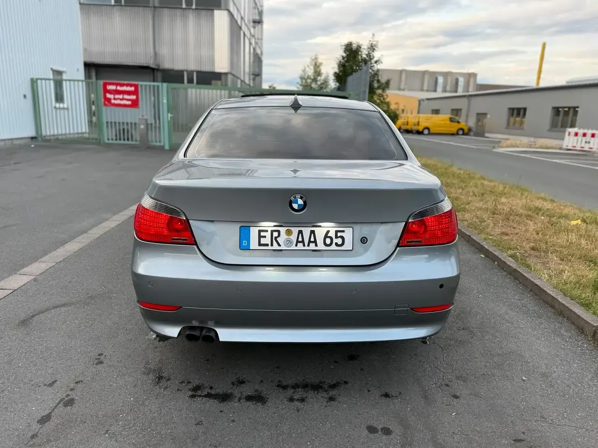 Gebraucht BMW 523 177 PS (130 kW) 2005 Grau Limousine
