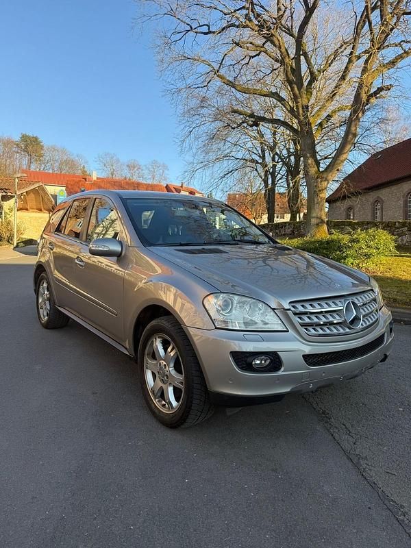 Gebraucht Mercedes ML420 306 PS (225 kW) 2008 Gold SUV