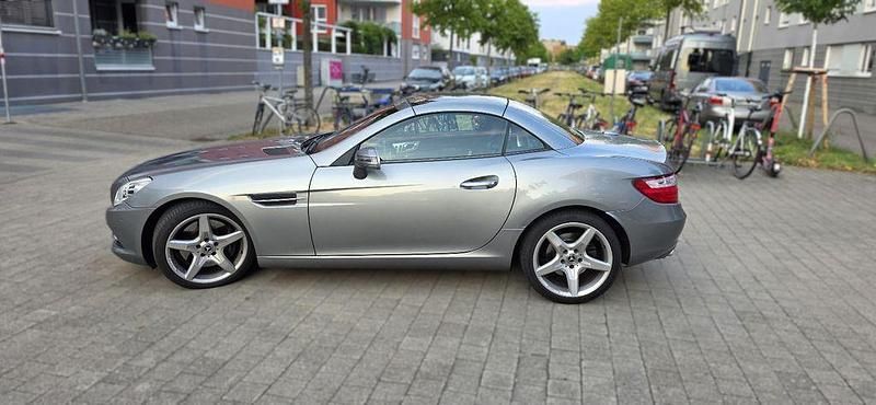 Grau Gebraucht 2011 Mercedes SLK350 AMG Cabrio | 25.900 € (Teuer) - Bild 1/4