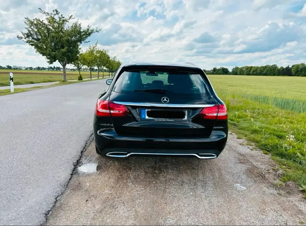 Gebraucht Mercedes C200 184 PS (135 kW) 2015 Schwarz Limousine