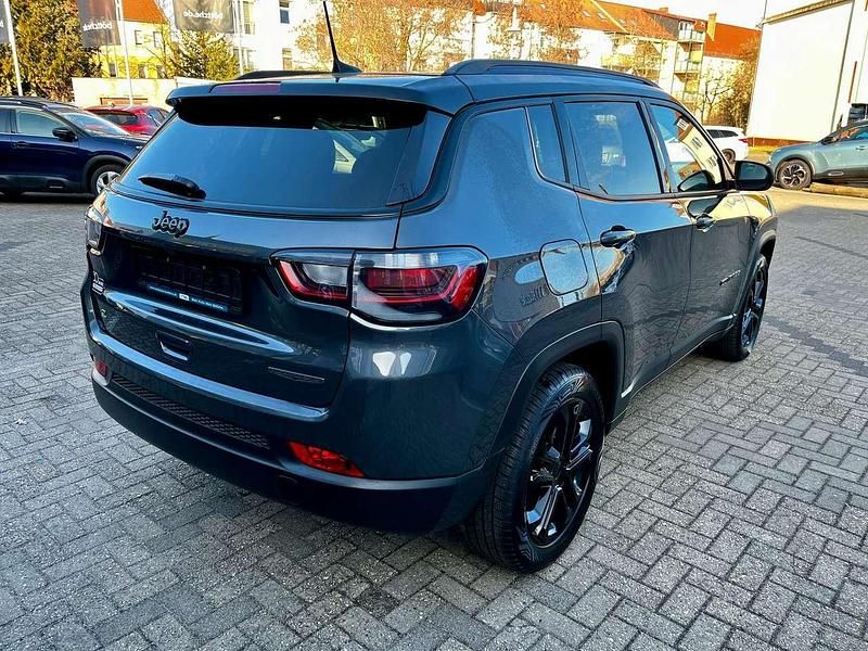 Usado Jeep Compass Night Eagle 131 HP (96 kW) 2023 Cinzento SUV