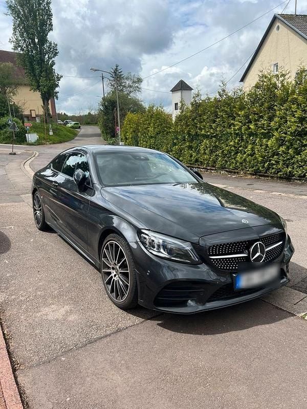 Grau Gebraucht 2021 Mercedes C300 Coupé | 36.900 € (Fairer Preis) - Bild 1/4