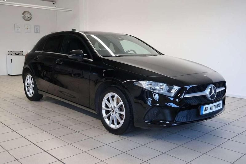 Nachtschwarz Gebraucht 2020 Mercedes A250 Limousine | 22.490 € (Fairer Preis) - Bild 1/3