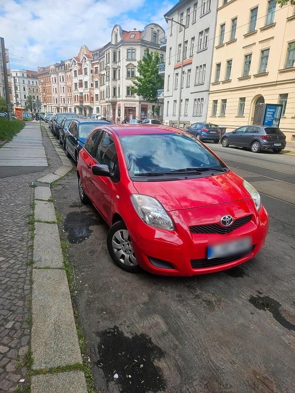 Rot Gebraucht 2009 Toyota Yaris Kleinwagen | 2.499 € (Fairer Preis) - Bild 1/4