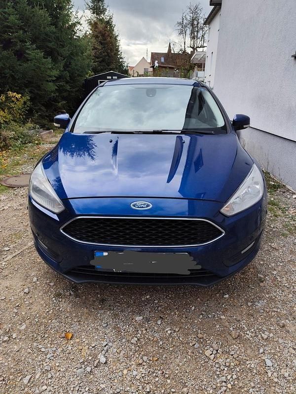 Blau Gebraucht 2015 Ford Focus Business Edition Kombi | 6.700 € (Fairer Preis) - Bild 1/4