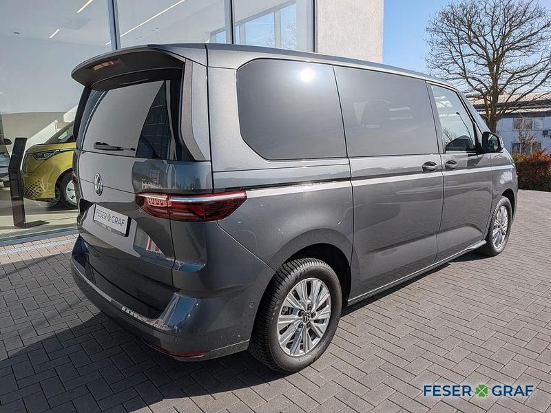 Gebraucht VW Multivan Life 150 PS (110 kW) 2024 Indiumgrau metallic Van