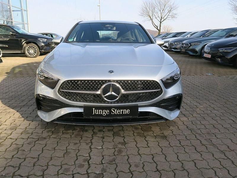 Gebraucht Mercedes A180 AMG line 136 PS (100 kW) 2024 Silber Limousine