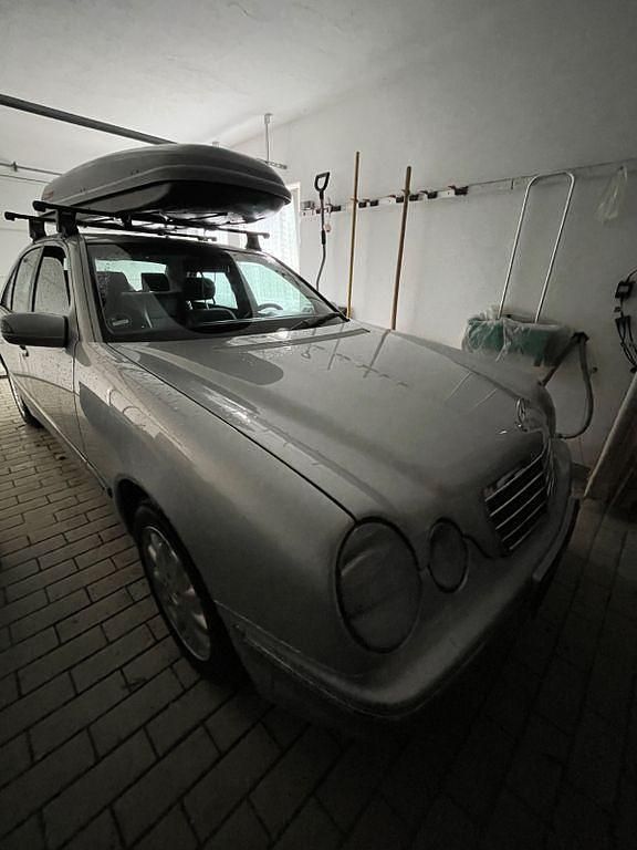 Gebraucht Mercedes E200 Elegance 163 PS (119 kW) 2000 Silber Limousine