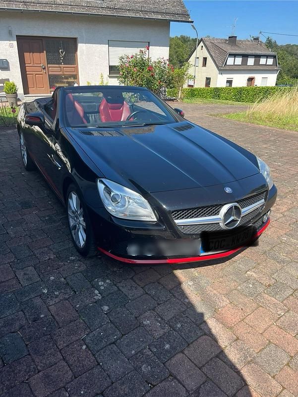 Schwarz Gebraucht 2011 Mercedes SLK200 Cabrio | 12.850 € - Bild 1/4