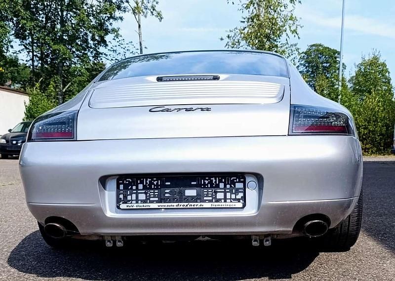 Gebraucht Porsche 911 Carrera 300 PS (220 kW) 1998 Arktissilbermetallic Coupé