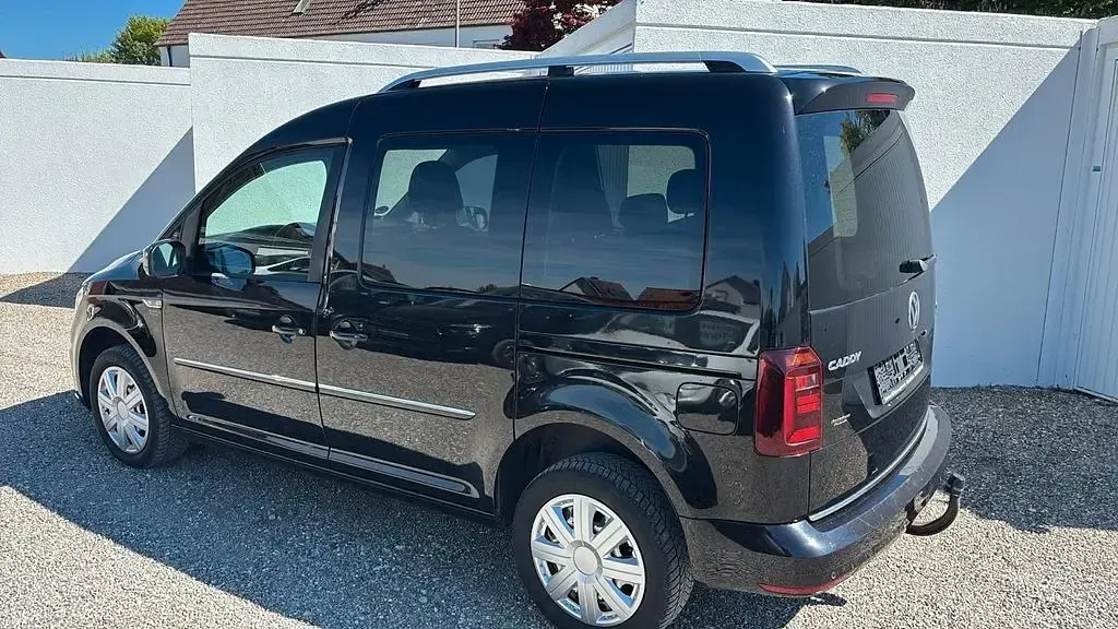 Usado VW Caddy 150 HP (110 kW) 2016 Preto Monovolume