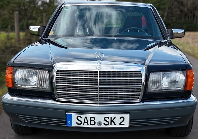 Blau Gebraucht 1985 Mercedes 260 Limousine | 13.990 € - Bild 1/4