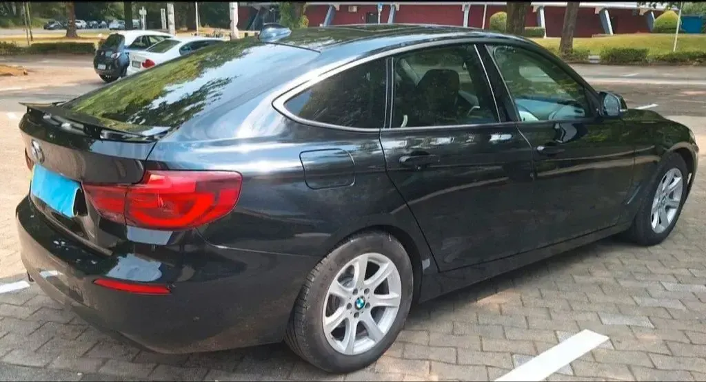 Second-hand BMW 320 190 CP (139 kW) 2020 Negru Berlinǎ