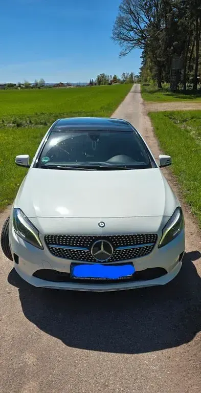 Gebraucht Mercedes A180 109 PS (80 kW) 2016 Weiß Kleinwagen