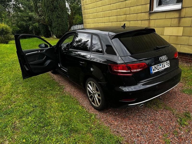 Gebraucht Audi A3 Ambiente 116 PS (85 kW) 2018 Schwarz Limousine