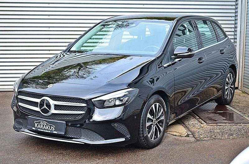 Gebraucht Mercedes 200 150 PS (110 kW) 2022 Schwarz Limousine