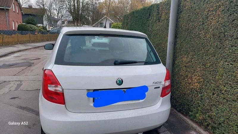 Gebraucht Skoda Fabia 60 PS (44 kW) 2012 Weiß Limousine