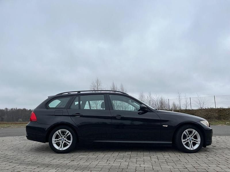 Gebraucht BMW 318 143 PS (105 kW) 2010 Schwarz Kombi