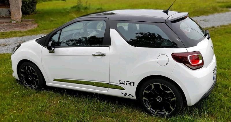 Weiß Gebraucht 2016 DS Automobiles DS3 Limousine | 8.600 € (Guter Preis) - Bild 1/4