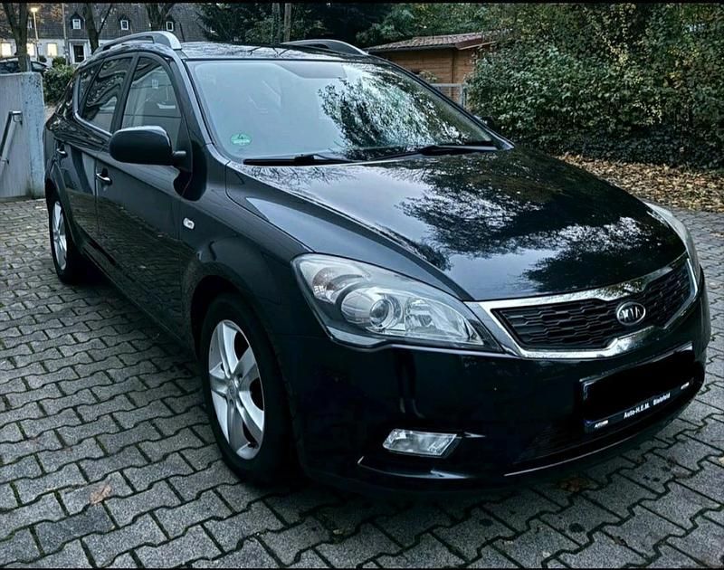 Używany Kia Ceed 135 KM (99 kW) 2010 Czarny Hatchback