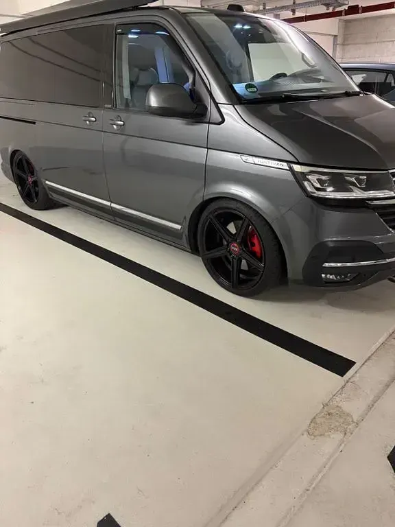Gebraucht VW Multivan 199 PS (146 kW) 2020 Grau Van / Kleinbus
