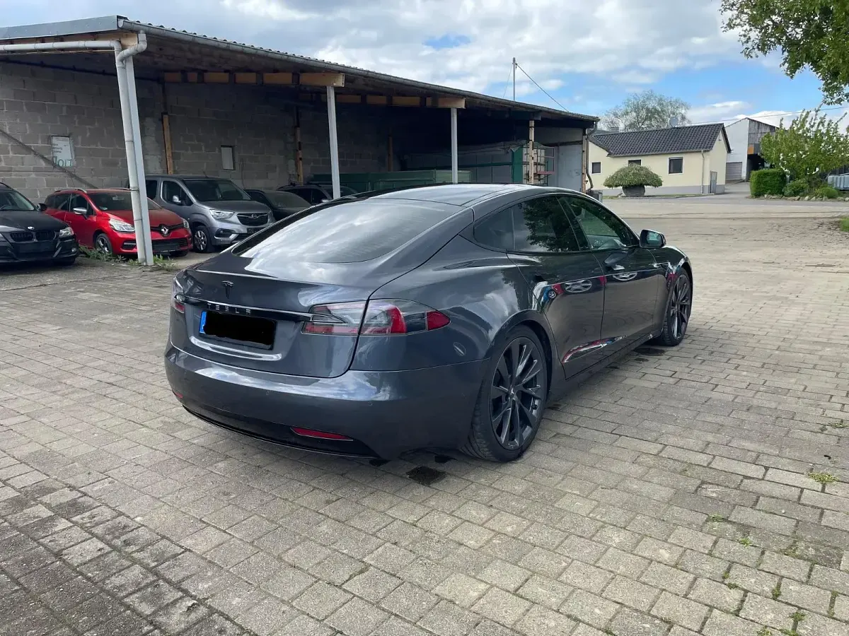 Usado Tesla Model S 244 kW (333 CV) 2018 Gris Utilitario