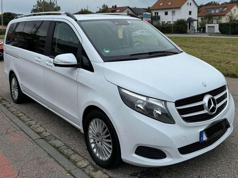 Bergkristallweiß metallic Gebraucht 2015 Mercedes V250 Edition Van / Kleinbus | 25.300 € (Superpreis) - Bild 1/4