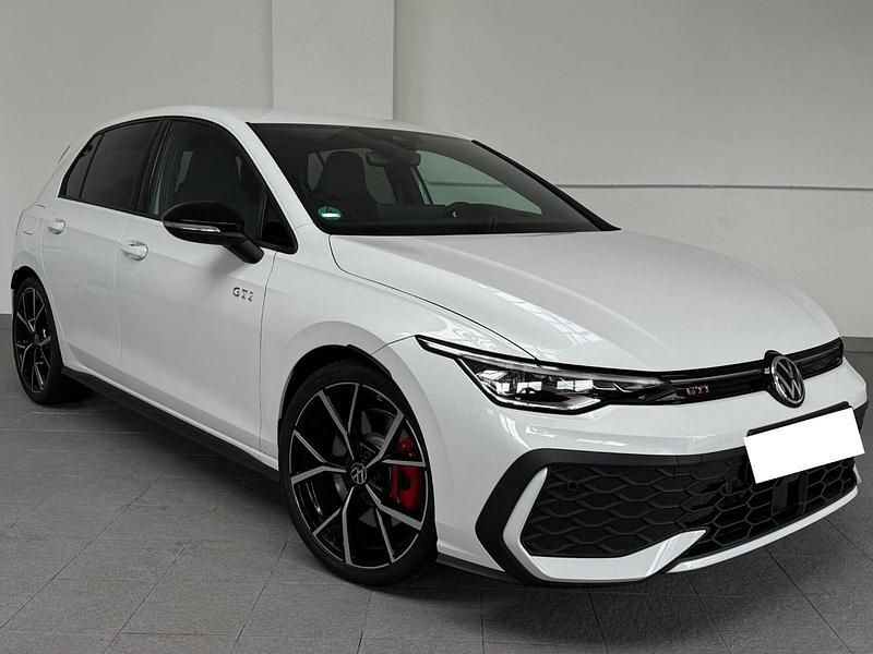 Weiß Gebraucht 2025 VW Golf VIII Style Limousine | 35.900 € (Guter Preis) - Bild 1/4