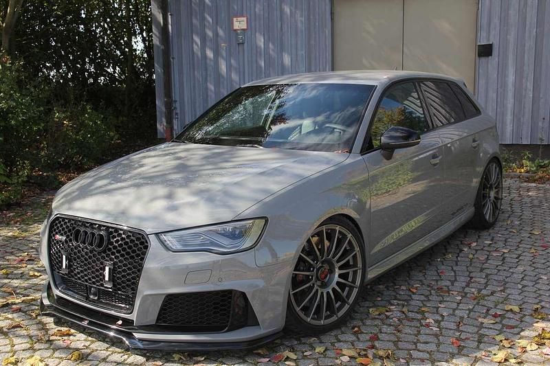 Grau Gebraucht 2016 Audi RS3 Sportback Sport Kleinwagen | 41.999 € (Teuer) - Bild 1/4
