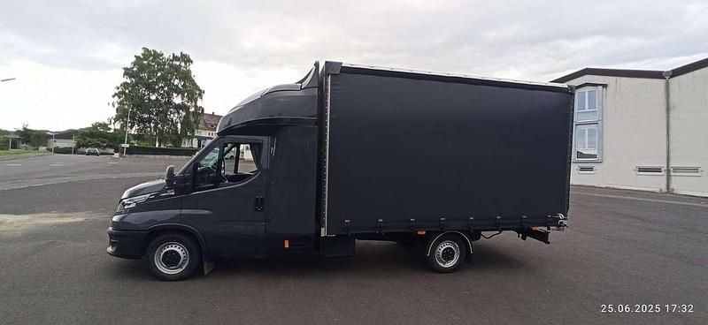 Gebraucht Iveco Daily 179 PS (131 kW) 2023 Grau