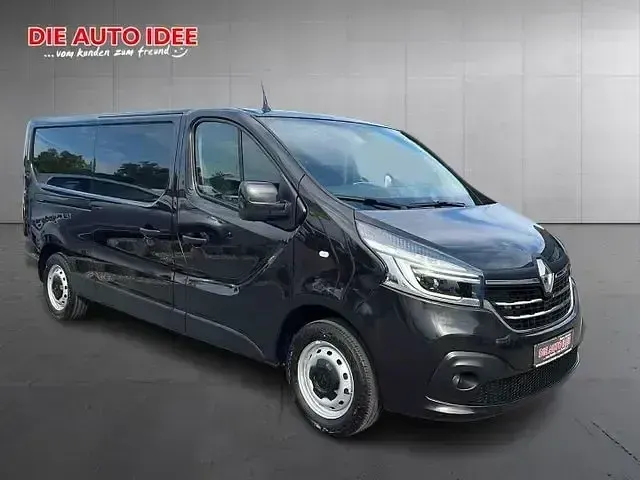 Usado Renault Trafic Komfort 145 CV (106 kW) 2021 Negro Monovolumen