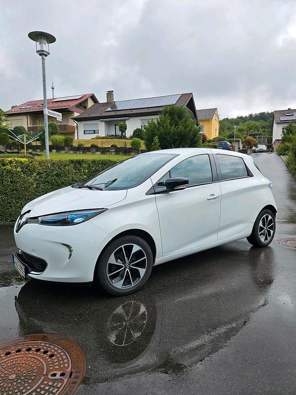 Weiß Gebraucht 2017 Renault Zoe Kleinwagen | 5.999 € (Fairer Preis) - Bild 1/4